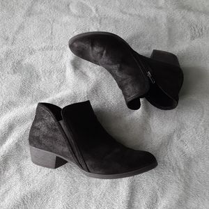 Time and Tru Women's Gore Boot (black)